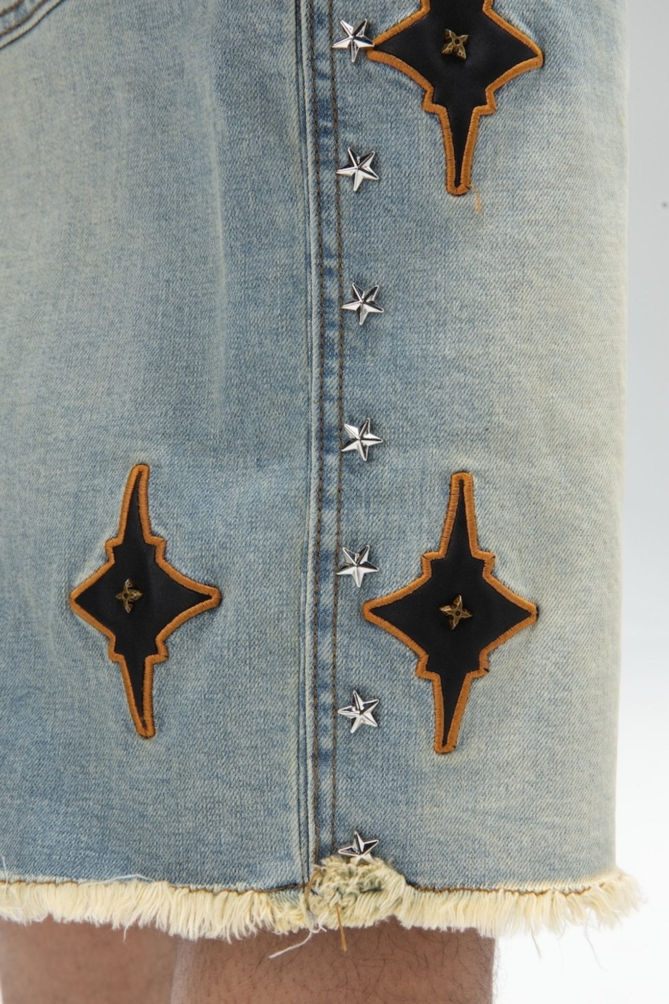 Shorts cristallizzati in nero corvino-7