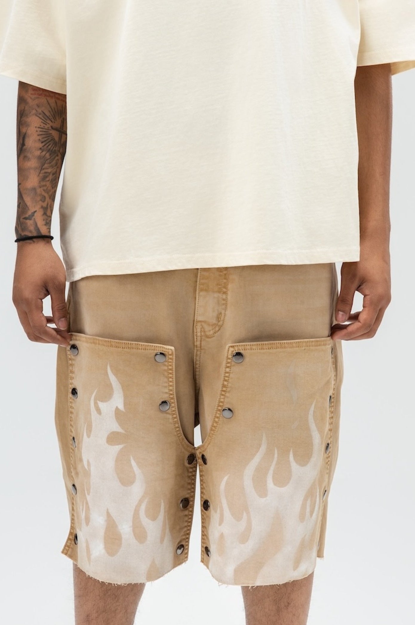 DUAL FLAMES SHORTS TAN